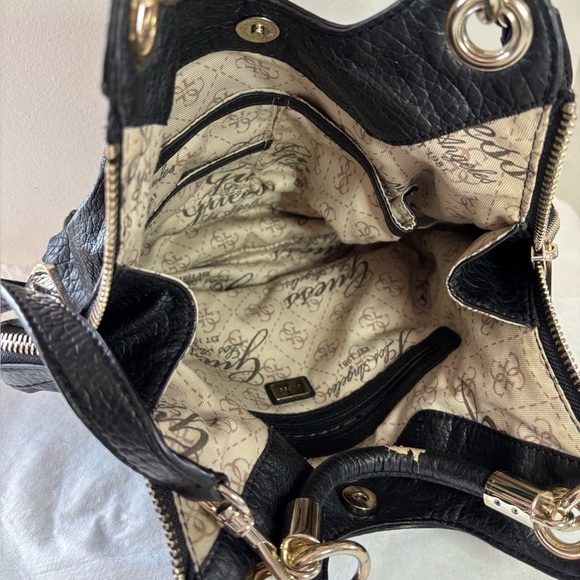 🎉4/30$🎉 Guess Pebbled Leather Shoulder Bag – 6/10 ✨ - Picture 4 of 5